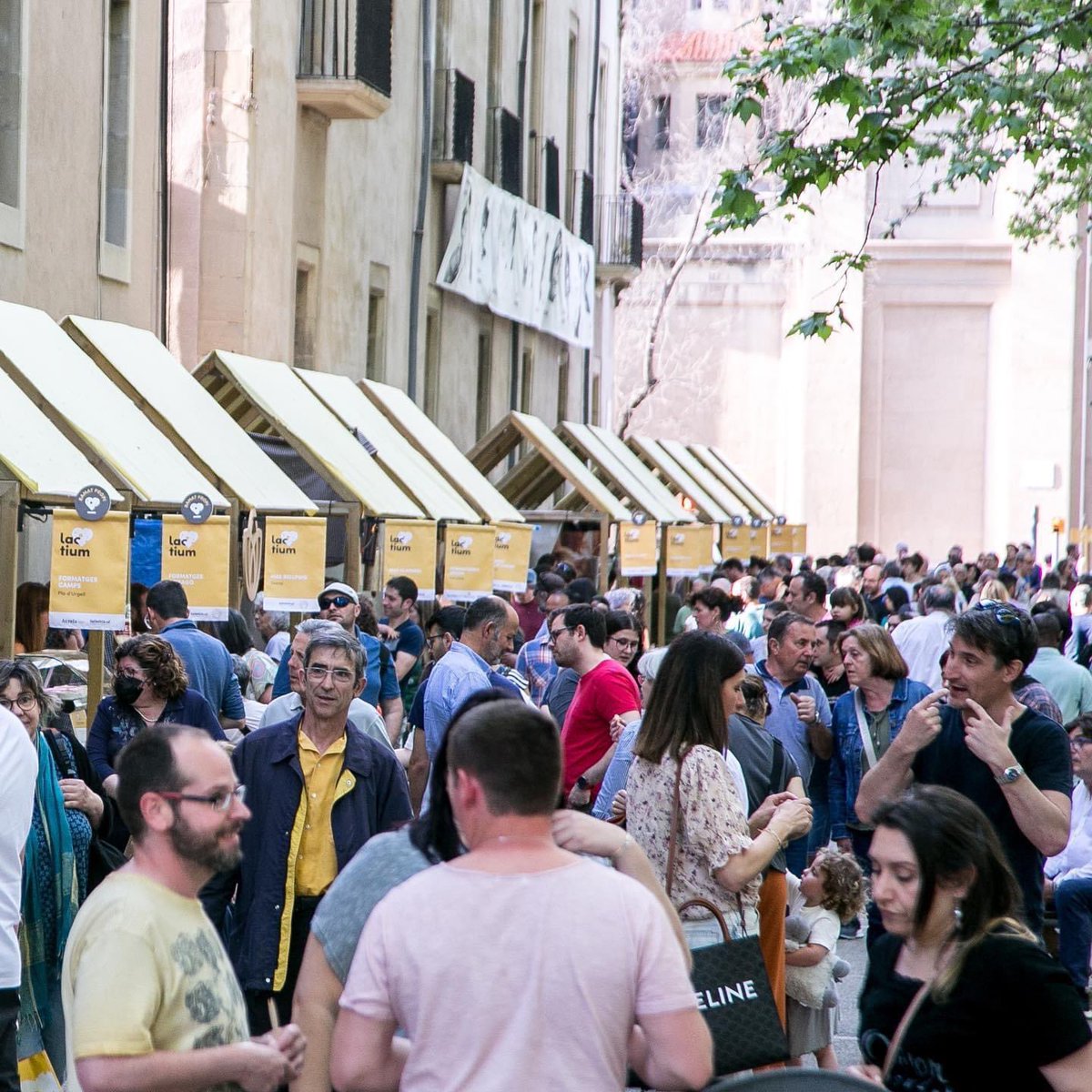 🧀💛 Quin cap de setmana més bonic ens espera! 

Horari 👇🏼
Dissabte 22 d’abril: de 10h a 14h i de 16h a 21h
Diumenge 23 d’abril: de 10h a 14h i de 16h a 20h

Accés gratuït, excepte activitats de l’Aula del Formatge <a href="/bonpreuesclat/">Supermercats Bonpreu i Esclat</a> 

👉🏼 + info a vicfires.cat