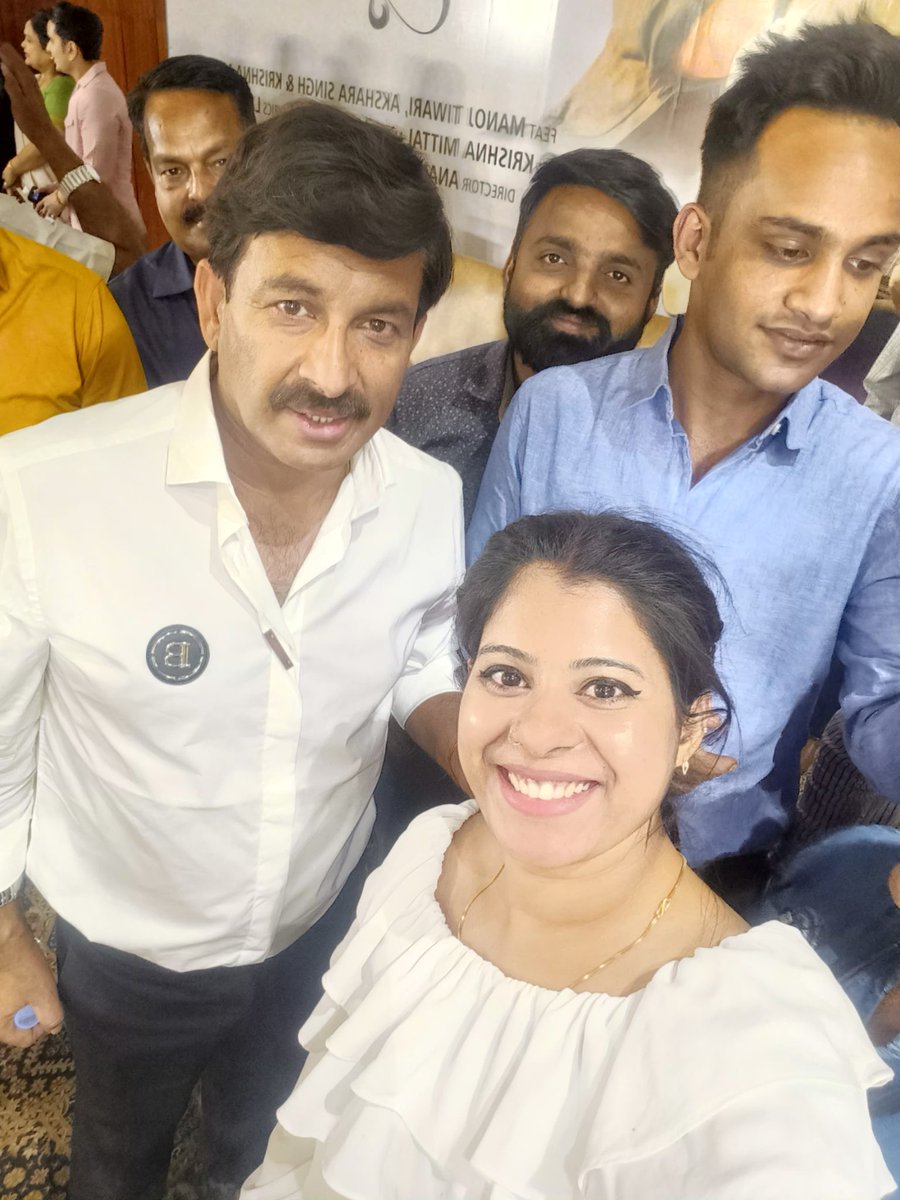 KMNews12's tweet photo. KM Hindi News: Delhi ke Ashoka Hotel me aaj Politician Singer Manoj Tiwari apne upcoming song "Tanha hun main" ko lunch kia. Ees gane me Bhojpuri Actress Akshara Singh bhi nazar ayengi. Full Video Link 👇
https://t.co/aQyObx75Md
@ManojTiwariMP@AKSHARASINGH1 @KMNews12
#manojtiwari https://t.co/4uvbTtF28p