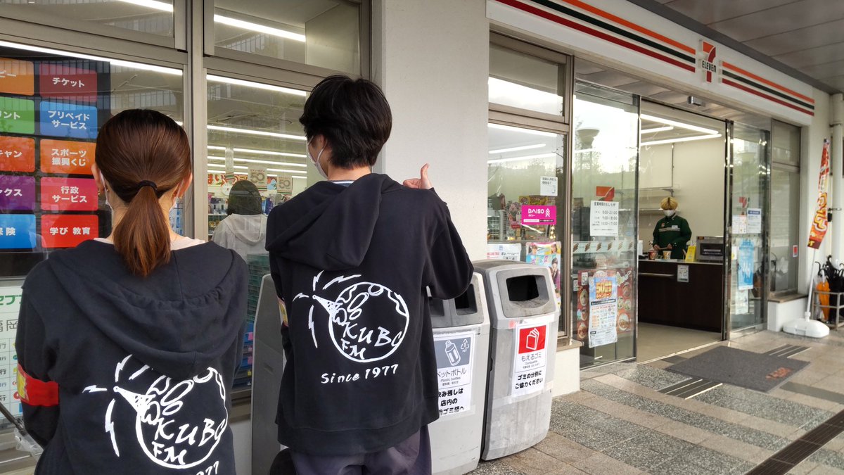 kubc_2023's tweet photo. 現在こちらで待機しております✨✨

部員はKUBCパーカーを着用しておりますので、お声がけください🌸

#春から九大 https://t.co/ObXVq2jm5e