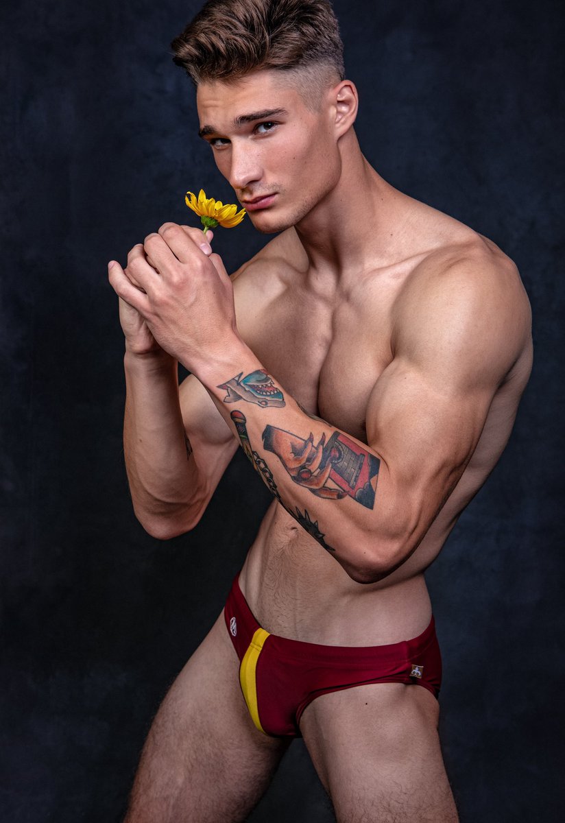 philipp_fane's tweet photo. One of the most beautiful CIS boys with a flower 🌼
MARCUSE WOW 😍 https://t.co/3T3Av28c0E