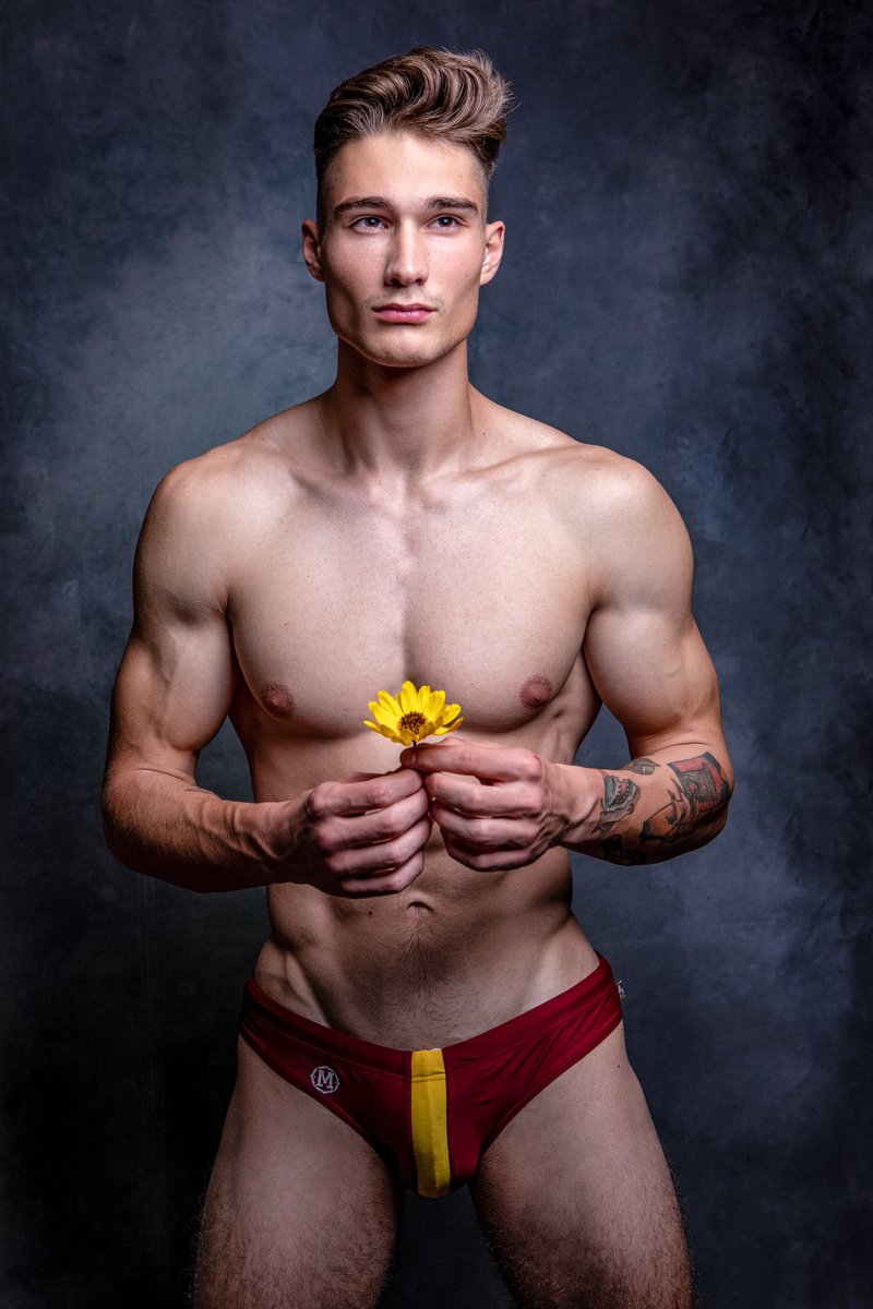 philipp_fane's tweet photo. One of the most beautiful CIS boys with a flower 🌼
MARCUSE WOW 😍 https://t.co/3T3Av28c0E