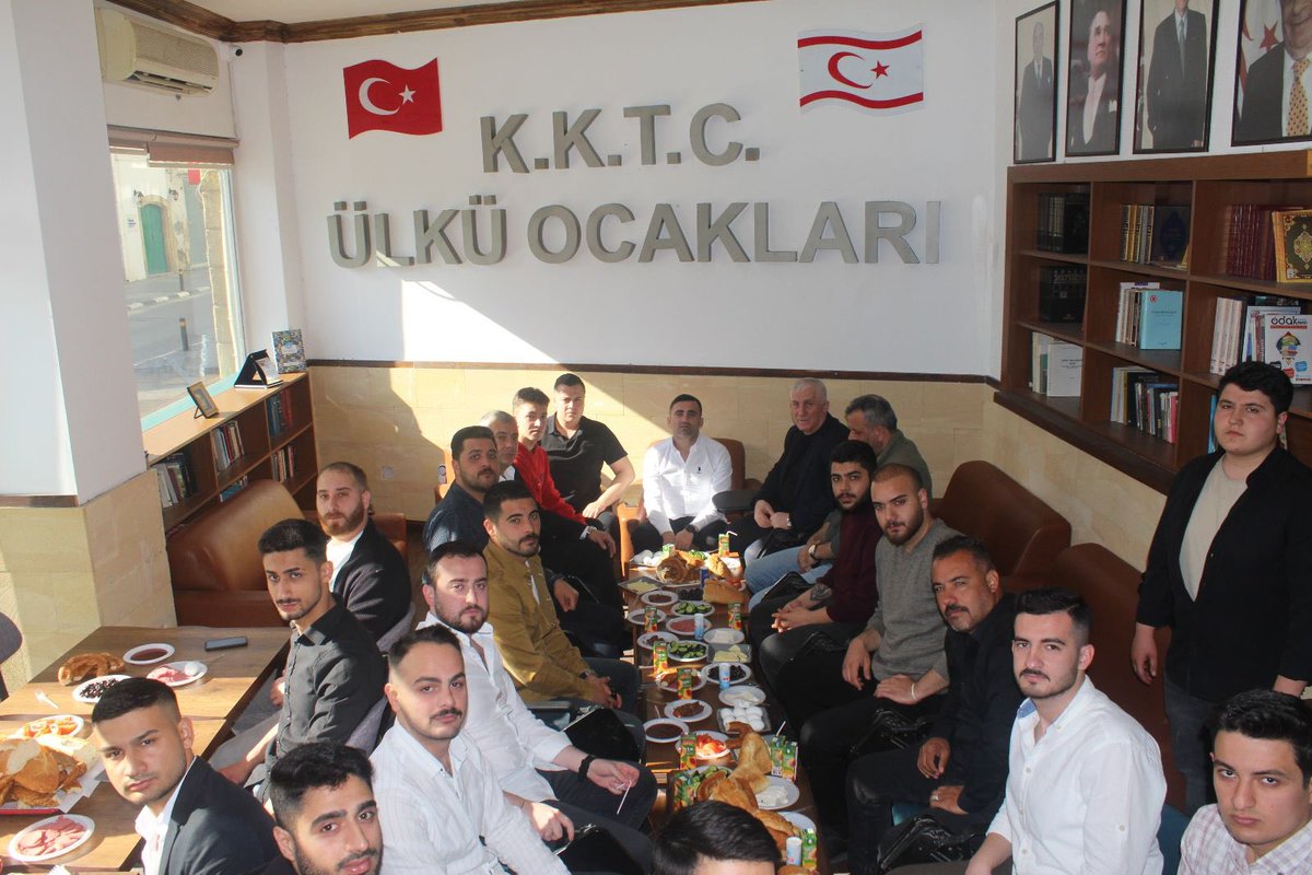 Kutlu Dergahımızda Bir Bayram Sabahı

🇹🇷🇹🇷Gurbet’i Vatan eyleyenlere Selam Olsun…! 🇹🇷🇹🇷
Ramazan Bayramımız Mübarek Olsun…