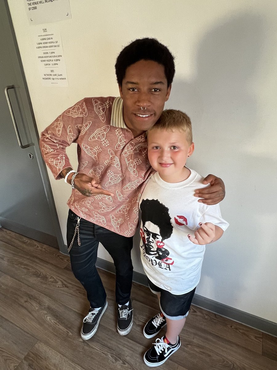 amyja83's tweet photo. @KennyHoopla surprised ollie with a ticket to come and see you again!!! YES!!!!!!!! can’t wait 😝 https://t.co/3B5nSBlaEA
