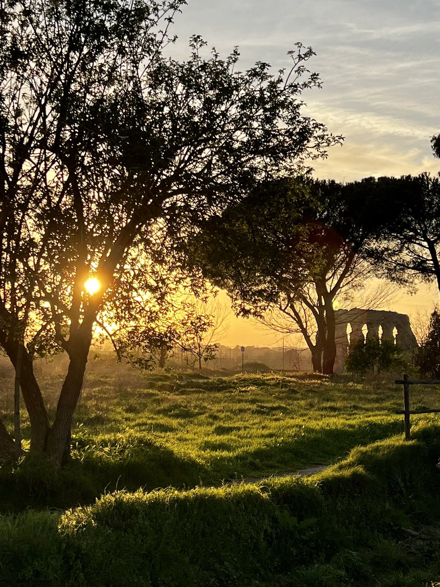 Buon compleanno #Roma  2776 anni ! Quest'anno dedicata agli acquedotti romani. La Regina acquarum.
#21aprile 
#NataleDiRoma #roma  <a href="/Mustapha1508/">Mustapha Hussein- Musty</a> <a href="/TormalinaB/">TORMALINA BLU</a> <a href="/caputmundiHeidi/">Heidi</a> <a href="/RiprendRoma/">Riprendiamoci Roma</a> <a href="/Turismoromaweb/">Turismo Roma</a> <a href="/TrastevereRM/">Trastevere</a> <a href="/JamesLucasIT/">James Lucas</a> <a href="/claviggi/">Clair Viggiani</a>