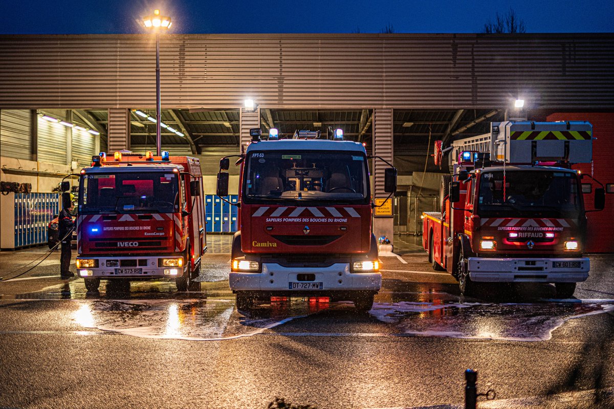 Pompiers_13's tweet photo. [#VieEnCaserne]

Le centre d'incendie et de secours de #Concors, vous connaissez ?

Au pied du Massif de Concors, les #Pompiers13 de cette caserne défendent les 10 000 habitants des communes de #Peyrolles et @MairiedeJouques .

Focus :📷 https://t.co/GuOq5VeZ1z https://t.co/LpNj5zQThk