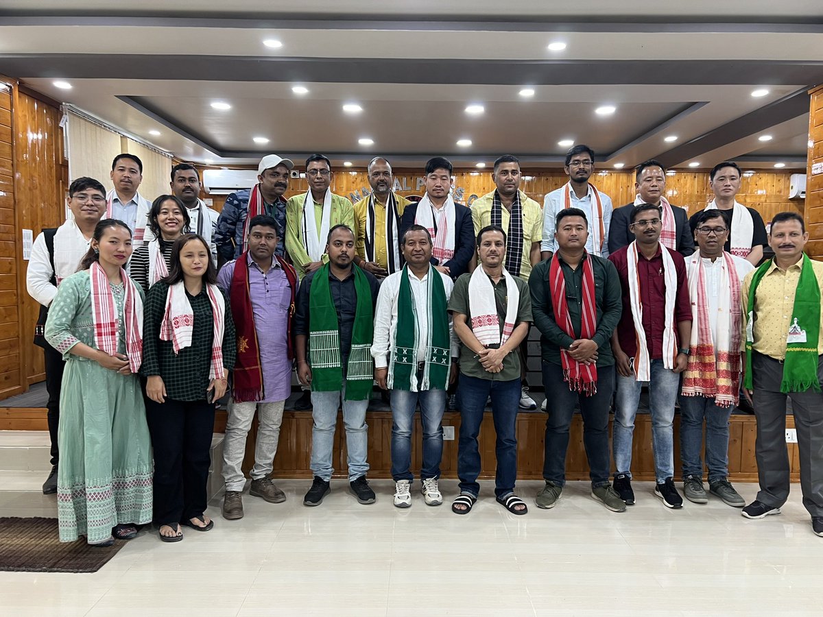 apuwjarunachal's tweet photo. Strengthening brotherhood.
#RongaliBihu was celebrated by the Biswanath District Press Club, the Assam &amp; the Arunachal Press Clubs &amp;Arunachal Pradesh Union of Working Journalists at the APC today. We commit ourselves to develop cooperation &amp; sensitise people to interstate issues. https://t.co/Z9pahDs9CC