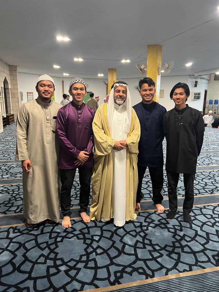 mcgregorzayd69's tweet photo. EVERYTHING EVERYWHERE EID AT ONCE!

[A THREAD]

#COM201 #CMDMC1102C #Ramadan #RayaAidilfitri2023 https://t.co/XGQXGBjECs