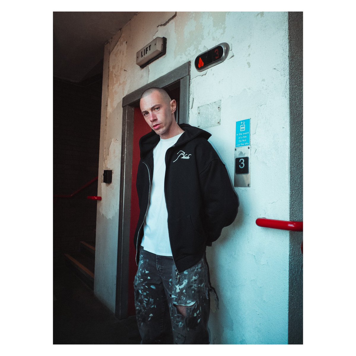 DanJamesGiles's tweet photo. Back to the Manor(s Car Park) 🅿️

Testing out the old school Fuji with @jamiejamesyates 👨‍🦲

@JadoreModelsMCR https://t.co/yvuU3kklyv