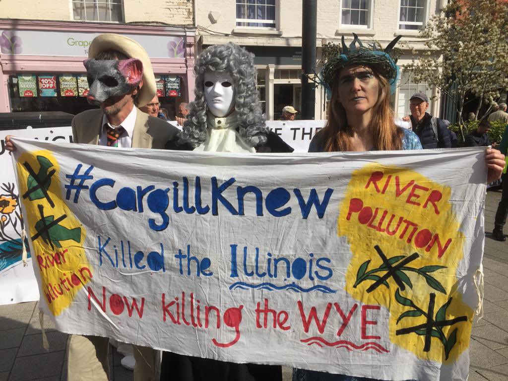 We’re heading to #TheBigOne to demand clean, healthy rivers 🐟

Join us today at <a href="/DefraGovUK/">Defra UK</a> 12.30 pm where Lady Wye will put Avara Cargill on trial with her injunction to stop #poollution 🐔💩of our river.

#PeoplesPicket
#UniteToSurvive
 #Cargillknew 
<a href="/XRebellionUK/">Extinction Rebellion UK 🌍</a> <a href="/XRMarches/">XR Welsh Borders</a>