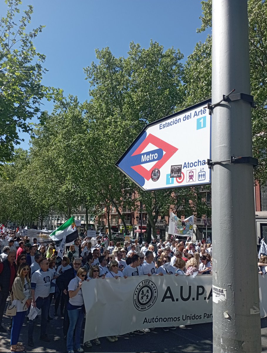 AUPA_Autonomos's tweet photo. 🔴 Somos más de tres millones de autónomos de todos los sectores.

¿Estamos siendo conscientes de la capacidad y de las herramientas de las que ya disponemos? ¿Qué sentido tiene desperdiciar eso? 

Unión, cooperación; y quién sabe qué podemos llegar a conseguir.

#AutónomosUnidos https://t.co/tvkEfcfH8r