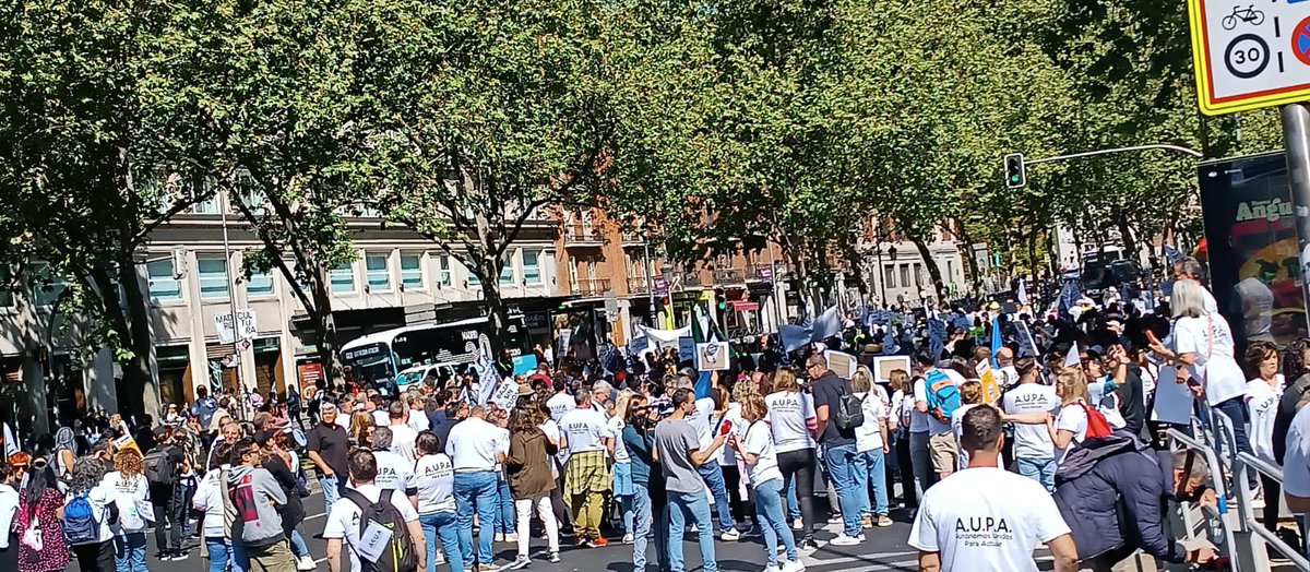 AUPA_Autonomos's tweet photo. 🔴 Somos más de tres millones de autónomos de todos los sectores.

¿Estamos siendo conscientes de la capacidad y de las herramientas de las que ya disponemos? ¿Qué sentido tiene desperdiciar eso? 

Unión, cooperación; y quién sabe qué podemos llegar a conseguir.

#AutónomosUnidos https://t.co/tvkEfcfH8r