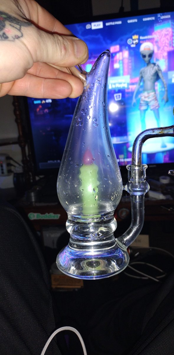 PNW_Pops's tweet photo. New new rigs shout the homie for gifting me another pocket candle rig since last one was stolen and my flame rig chugs so well https://t.co/hYwqiPY1X8