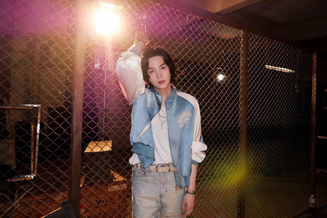 این متنو توییت کنید
روی چارتا تاثیر داره

I'm listening to trending song #Haegeum from the album #D_DDAY by #AgustD of <a href="/BTS_twt/">방탄소년단</a>.