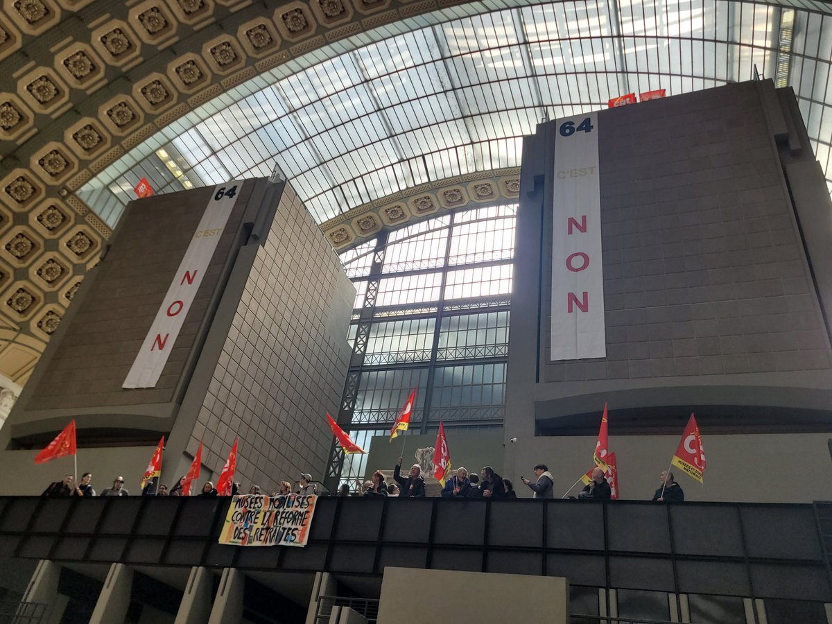 UFSE_CGT's tweet photo. 🔴 #ReformeDesRetraites : 64 ans, encore et toujours NON ! Mobilisation en cours au musée d'Orsay avec la @cgt_culture ✊️ https://t.co/OLttcU5yNc