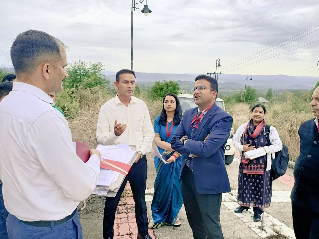 DcKangra's tweet photo. एसडीएम धर्मशाला एवं पर्यटन व वन विभाग के अधिकारियों के साथ धर्मशाला स्थित धौलाधार जैव विविधता पार्क का दौरा किया। इसे शीघ्र चालू करने का प्रयास किया जाएगा। https://t.co/pdeojsRnpH