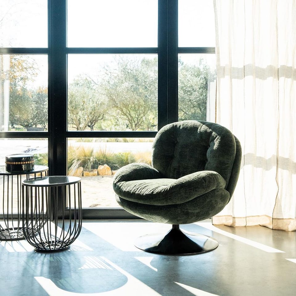 moncanapedotcom's tweet photo. C'est bientôt le week-end. Reposant face aux rayons du soleil. Un café, pour un bon moment de détente ? ☕️ Fauteuil Gabin : https://t.co/NKT4Pf7JjJ // Table basse Baya : https://t.co/mx9QY048eD
#moncanapedotcom #fauteuil #tablebasse #mobilier https://t.co/JkdLMmiH5W