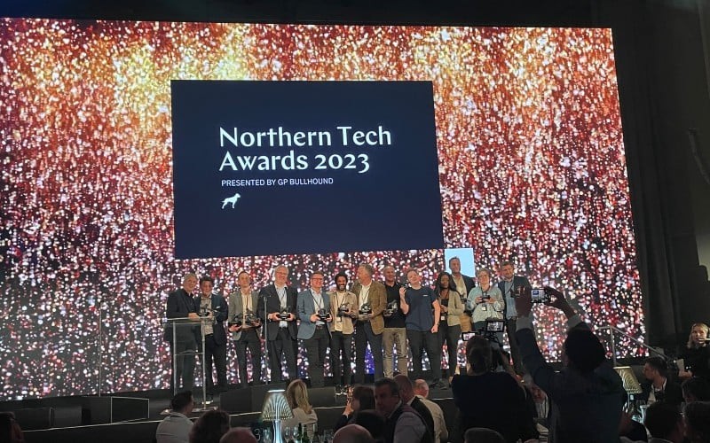 BCloudUK's tweet photo. Today's newsletter:
π Northern Tech Awards winners
π§ Profile: #MarTech50 leader @InsightsFamily
π½ Meet everyday @LondonMarathon heroes
π€ @TeamCloudNC @UKAEAofficial deal
πͺ @nayms #crypto-native insurance
π Appointments @clear_bank @Custerian
https://t.co/sclFOZ6x5F https://t.co/9Fs7NYWZ87