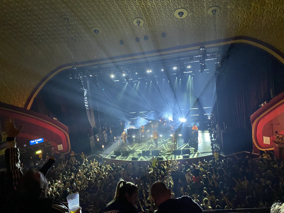 stephenkerr1974's tweet photo. Fab night @O2ApolloManc watching @dmasmusic 🙌🎸🎤@TracyKerr123 https://t.co/dackSPwJ3H