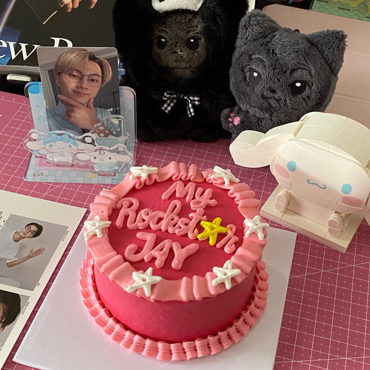 starsinyeonjun's tweet photo. rockstβ
rβs birthday
#HAPPY_JAY_DAY
#BirthOfTheBrightestStar
#BirthJAY https://t.co/cVQpu0r9zk