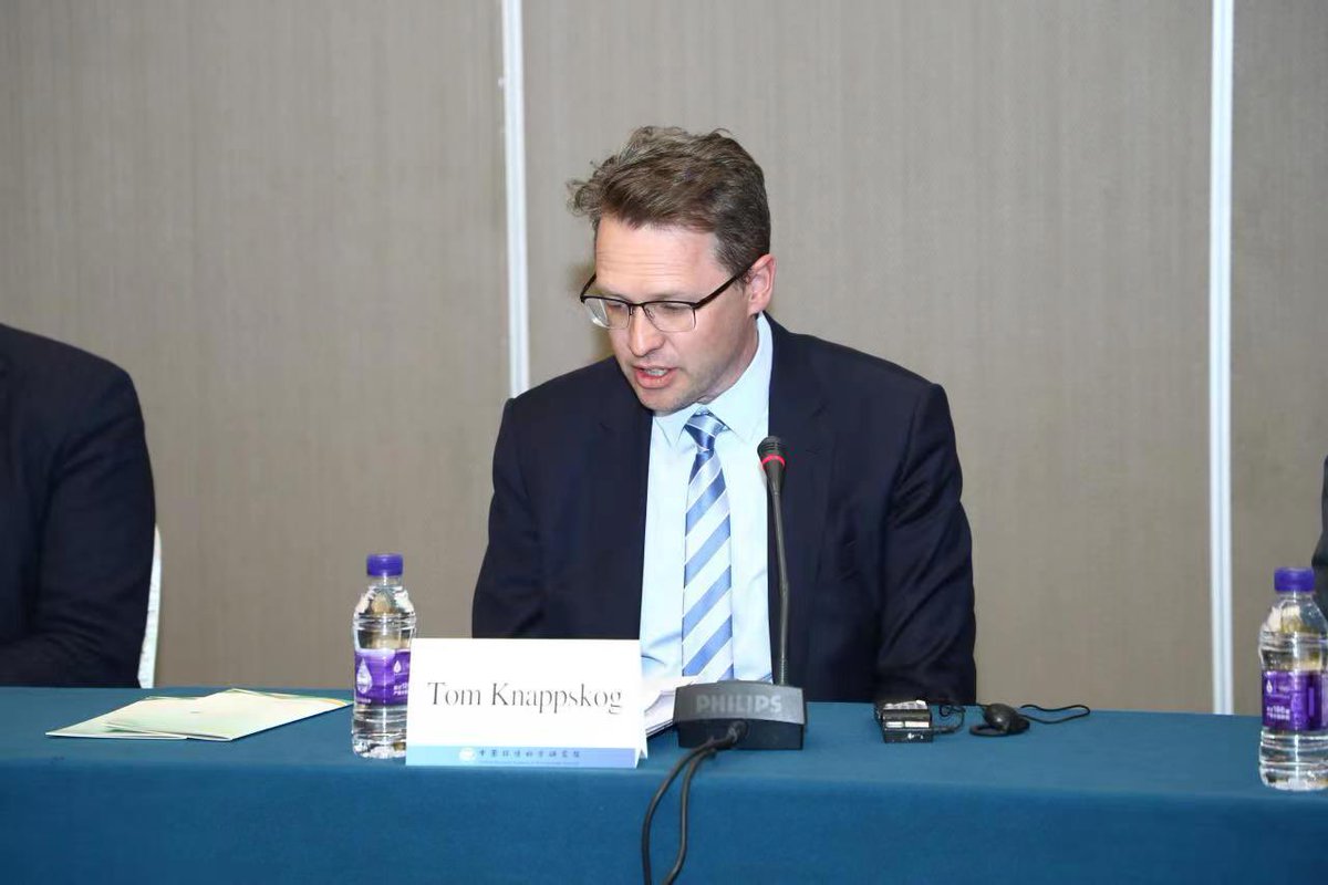 NorwayinChina's tweet photo. Minister Counsellor @TomKnappskog held opening remarks at the ChiNorBC project final workshop in Beijing. This is a cooperation between @miljodir of 🇳🇴and #CRAES of 🇨🇳on black carbon emissions and effects on #climate, air and health. @Folkehelseinst @CICERO_klima https://t.co/Neh0o1GgHC