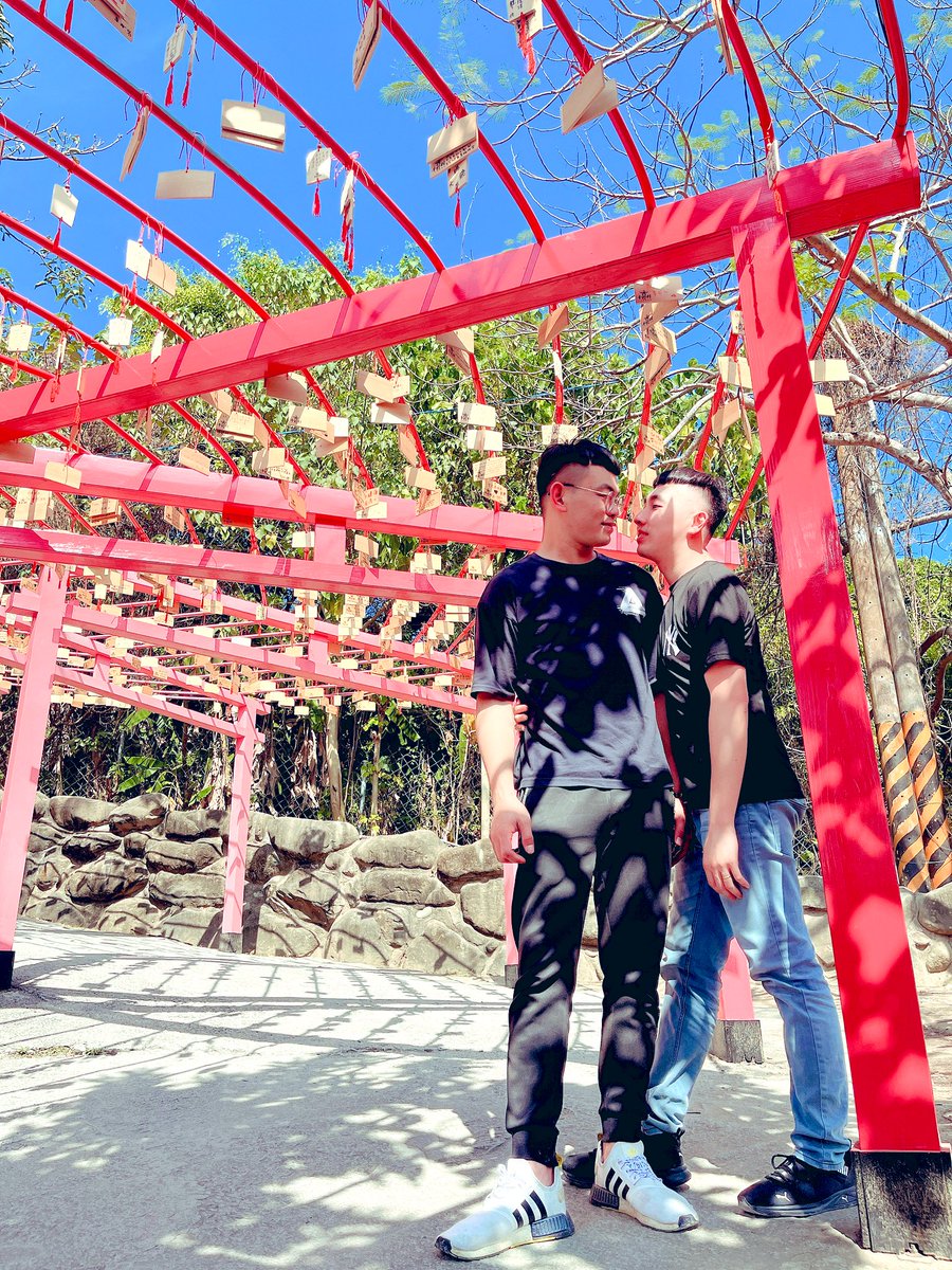 Happy  1️⃣ Y 6️⃣ M ~❤️
不敢相信互相殘殺一年半
時間真的不等我一下嗎？
月月都有驚喜小蛋糕吃吃
天天都有勁爆小承承壞壞

我們也跟隨著時間的推移
越來越胖🐷/越來越愛❤️
<a href="/0560683/">承承</a>
