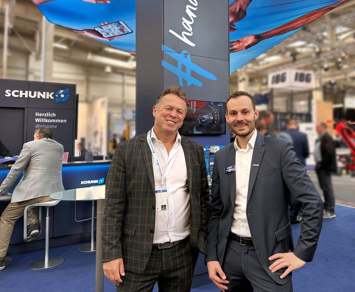 elunic's tweet photo. Reger Austausch auf der HANNOVER MESSE mit unserem geschätzten Kunden @SCHUNK_HQ. Uns verbindet das Ziel, unseren Kunden durch digitale Tools einen echten Mehrwert zu bieten. Zum Beispiel so: https://t.co/Kjy1AVJaO8 #HM23 #industrie40 #maschinenbau #iiot https://t.co/o9ISKaLh1V
