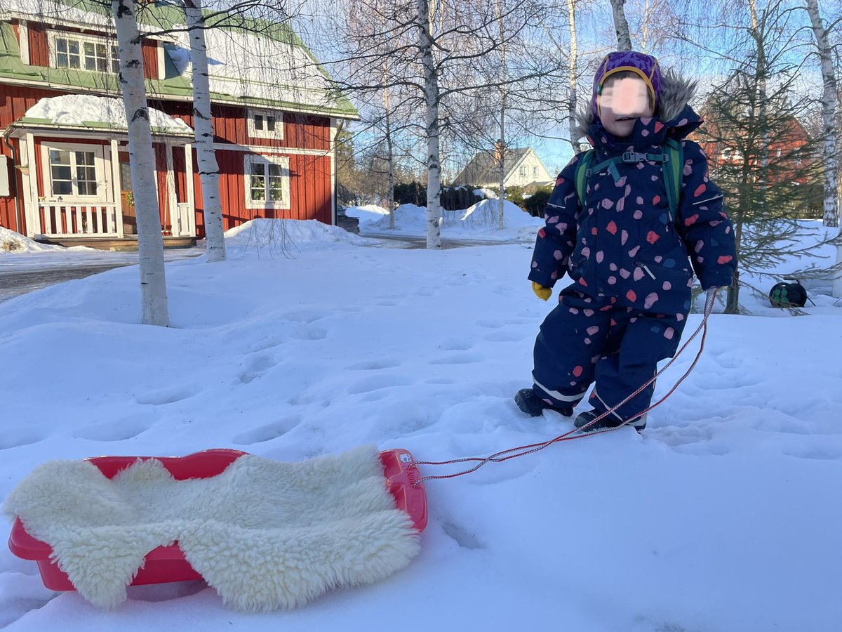 mariaweimer's tweet photo. Försommar i Madrid i all ära, men för oss finns det inget som slår vårvintern i Härjedalen! 

Njuter i stora drag av att ha flyttat hem till våra glest befolkade hemtrakter. ☀️❄️ https://t.co/QsCVfNOGwX