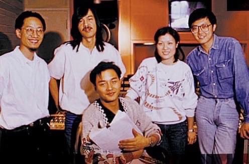 Alan Chan, Leslie’s good friend and frequent collaborator, shares a throwback photo taken during the recording session of “Insomnia 無心睡眠” in Tokyo. 🥰