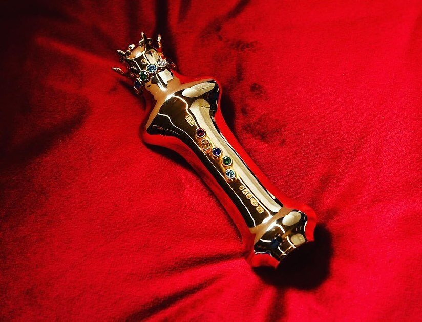 LondonAssay's tweet photo. Repost @sarahweatheralljewellery Bespoke Mecca Bingo Dabber

I recently got the request to make something Ive never done before, it was very exiting and quite the adventure!

Mecca Bingos PR manager Sarah
Barnes approached me to make a silver bingo dabbe… https://t.co/P4iHPmzgye https://t.co/DDDlHRKdgV
