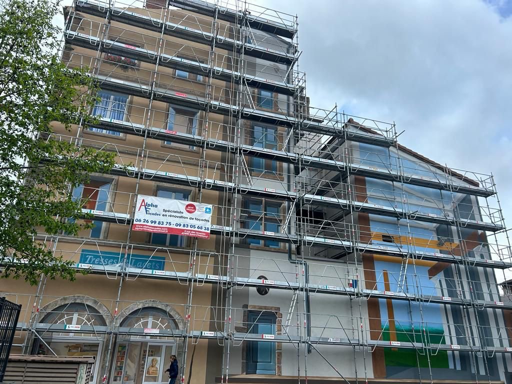 CiteCreation's tweet photo. CitéCréation est à pied d’#œuvremurale à Ville de 
@saintchamond pour la réalisation d'une #fresquemurale pour le compte de la commune et ce grâce à la contribution des entreprises de ce territoire... à suivre !
#fresquemurale #murpeint #territoire https://t.co/tEY9oQYXGd