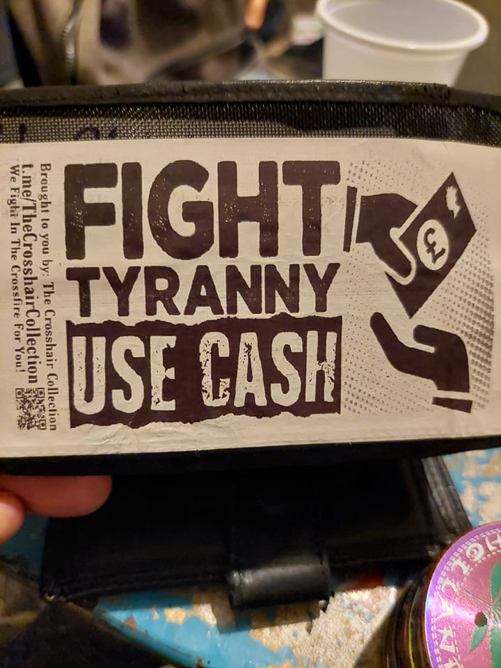 SiaHicks's tweet photo. @UCC13082 Muy bien, no colaborar con la tiranía digital que pretenden imponer, usa cash siempre, saca tu dinero del banco, no compres online, boicot a todos que no aceptan cash. #boicotdigitaltyranny #usecashonly #dontbuyonline #fckagenda2030 #insumiciónfiscal #noconmidinero https://t.co/jSckGjKrY5