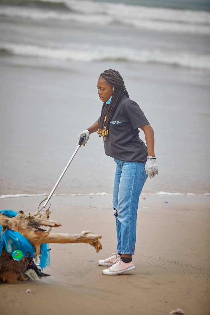 bampoe_jennifer's tweet photo. Imagine a future where our water bodies are clean, a future where fishing nets catch fish 🐟 and not trash.
#CleanOceanProjectGhana https://t.co/cPOy6dkgoE