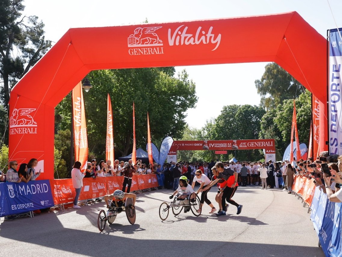 ¡Ya está en marcha la <a href="/MiniMaratonmad/">MiniMaratón Madrid</a> 2023! Cientos de niñas y niños inundan el Parque del Retiro de la capital para participar en esta carrera solidaria de la que #GENERALI es el patrocinador principal. Un gran día en el que celebramos el #deporte y la #sostenibilidad.  ¡Vamos!