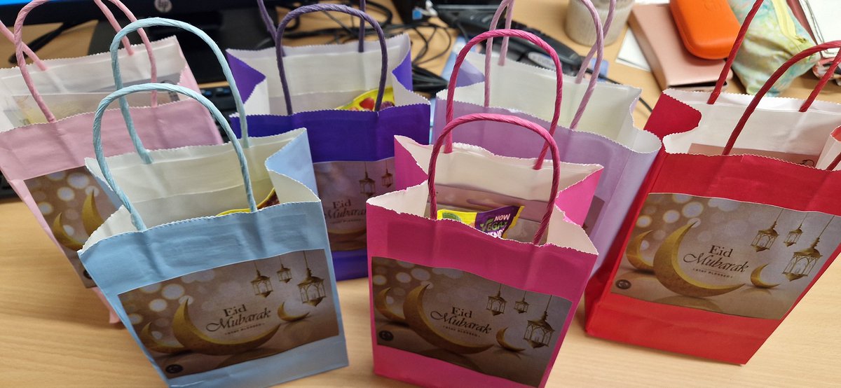 kate200707's tweet photo. 🎉🎉celebrating eid on @WardF8CCU!! a little gift bag with goodies from the senior team, for each of the staff!! I hope you all have a wonderful time celebrating 🎂 #EidAlFitr2023 #appreciationtweet #celebration @OldhamCO_NHS https://t.co/bN3AyjkNG7