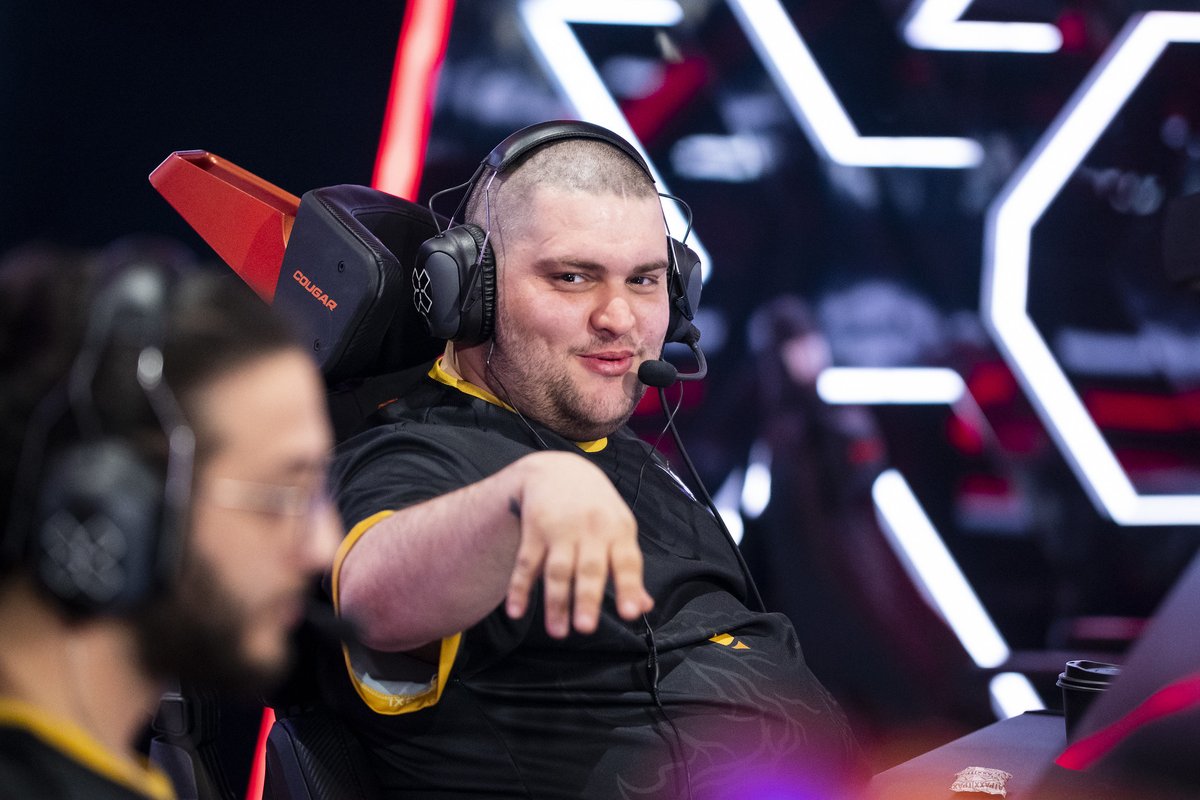 BBL_esports's tweet photo. El öpenlerin çok olsun @AsLanM4shadoW!

İyi bayramlar Büyük BBL Taraftarı! 🍬 https://t.co/WS1XQIEm2W