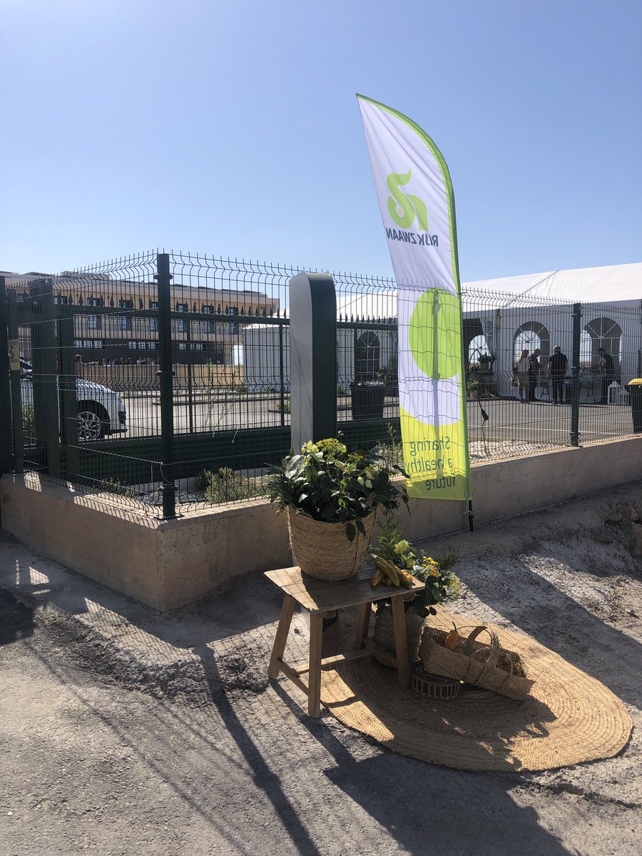 fruittoday's tweet photo. 🔬🌱 Hoy asistimos a la inauguración del nuevo Centro de Investigación de @RijkZwaan Os lo contamos todo en este HILO ⤵️ https://t.co/dNfOIjxUc1