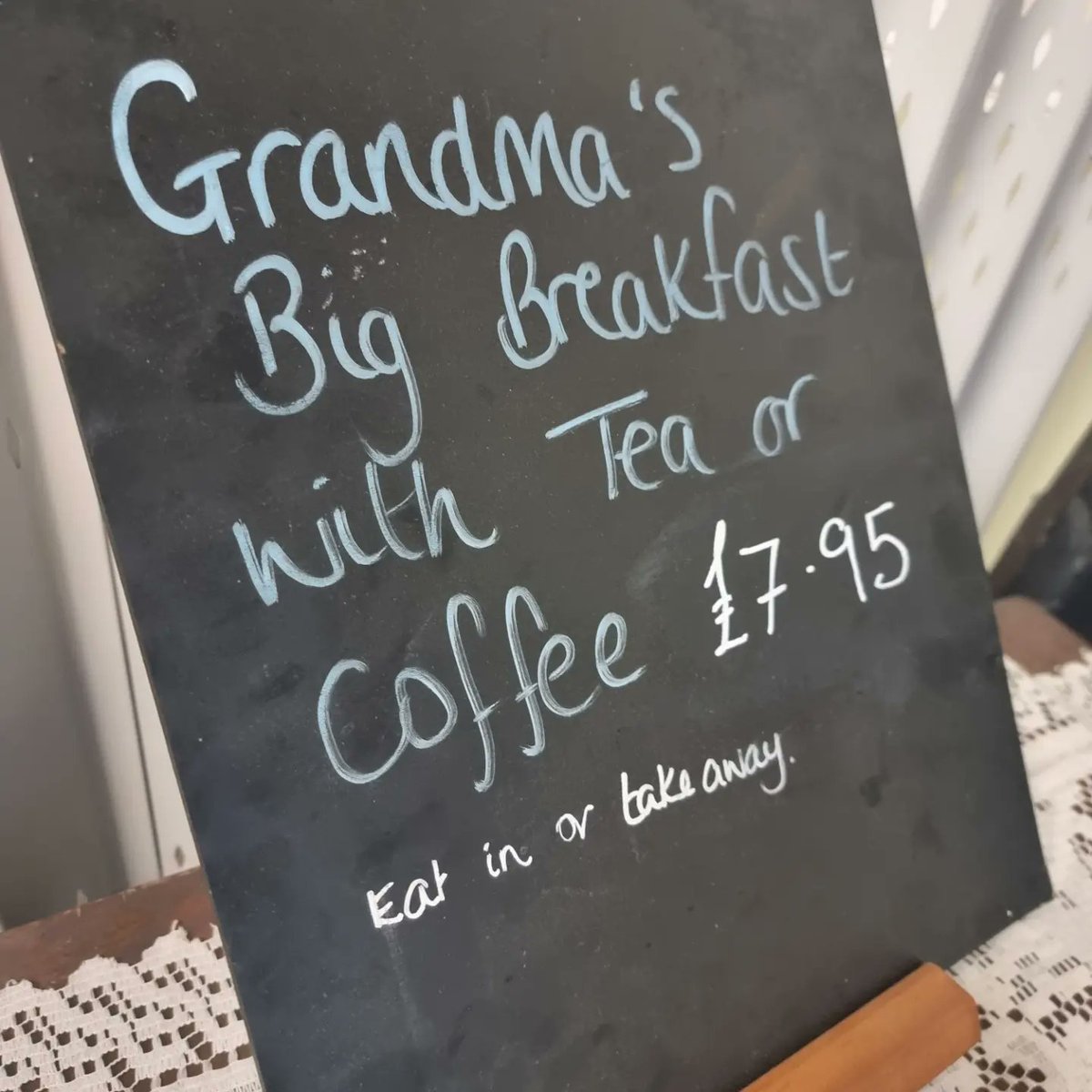 JoRussellRadio's tweet image. Our Cafe To Z Tour was in #Pinxton for the letter P today! Thank you Grandma's Kitchen!! @sparky_fm and I LOVED IT.