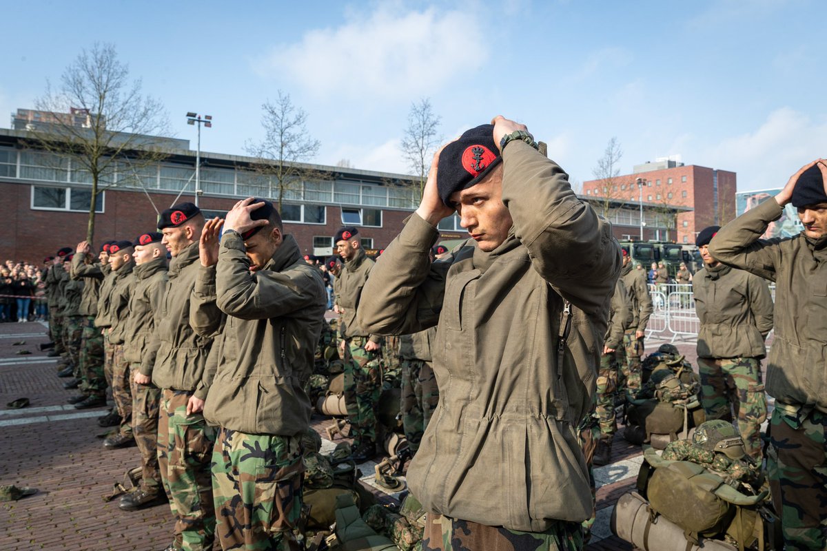 kon_marine's tweet image. Vandaag ontvingen 47 mariniers hun felbegeerde mariniersbaret na 30 intense en zware weken van opleiding. Gefeliciteerd en welkom! 🫡

#koninklijkemarine #korpsmariniers #QPO