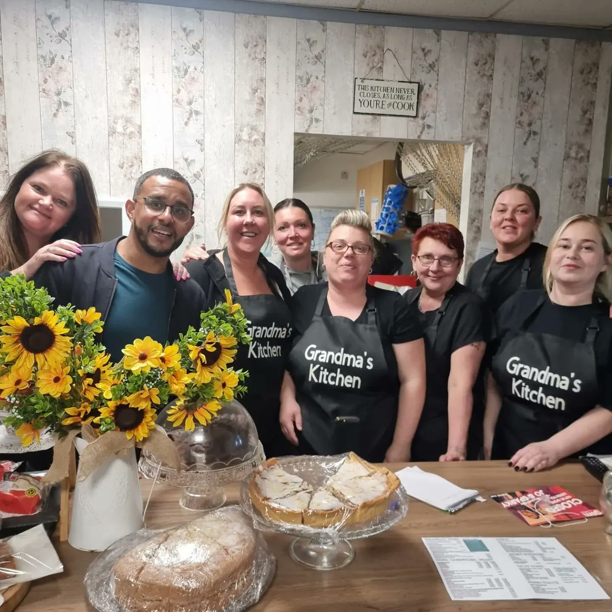JoRussellRadio's tweet image. Our Cafe To Z Tour was in #Pinxton for the letter P today! Thank you Grandma's Kitchen!! @sparky_fm and I LOVED IT.