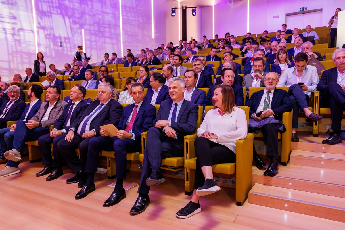 ConfebusSocial's tweet photo. 📸¡No te pierdas las fotos de #ConfebusSummit2023 #BUScandoelFuturo, donde buscamos las #claves para seguir en continuo movimiento, con el foco puesto en el #Turismo, la #Sostenibilidad y la #ColaboraciónPúblicoPrivada!
#MejorEnBus🚌
👉https://t.co/BDUQ2D8scl https://t.co/RnB6NXWnLj