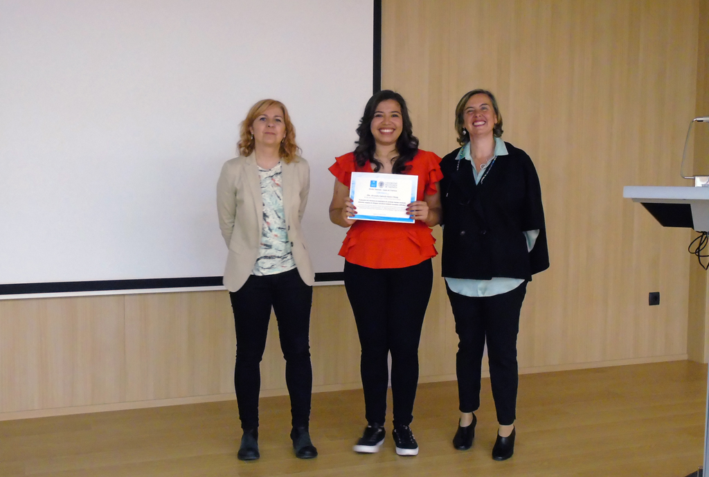 CatedraAguas's tweet photo. #JornadaCataguas
👉Tras la presentación de los #TFM📖 realizados el pasado curso, tiene lugar la entrega de diplomas a los 👨‍🎓👩‍🎓estudiantes que este año desarrollan sus trabajos becados por la Cátedra.
😃Sin duda una buena oportunidad para mostrar el potencial de la #CatedraAguas! https://t.co/M7IoBxX4A9