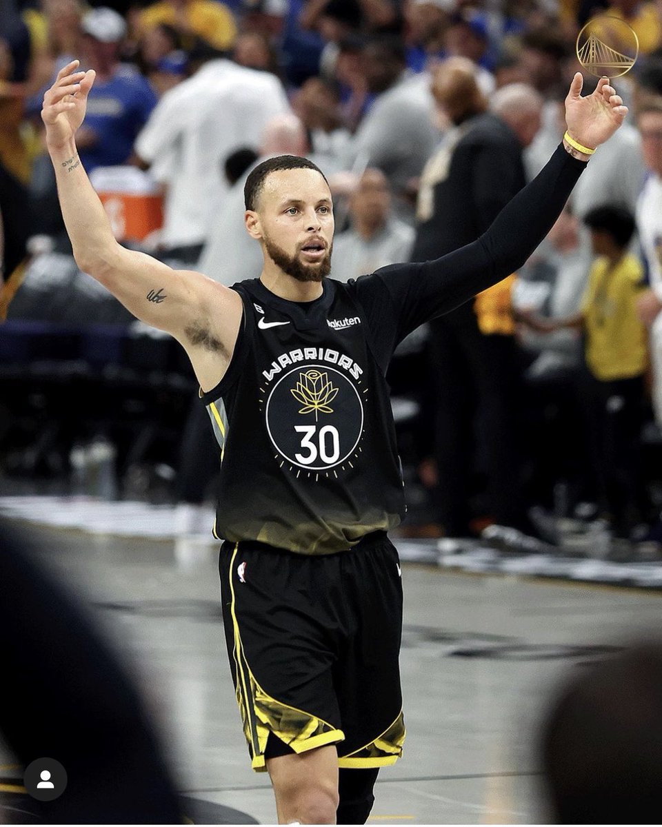 slim_bless23's tweet photo. Golden state warriors have finally got their first win🤙🏾 I think we'll still win the series in 6! https://t.co/kiWWkhhcLe