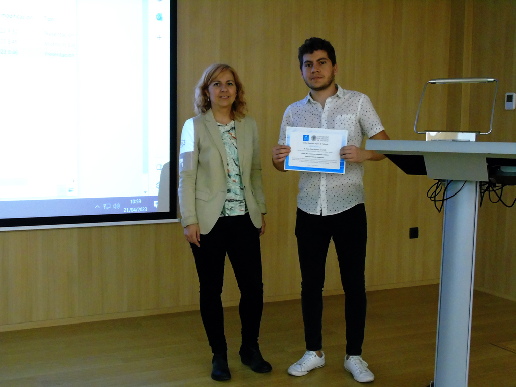 CatedraAguas's tweet photo. #JornadaCataguas
👉Tras la presentación de los #TFM📖 realizados el pasado curso, tiene lugar la entrega de diplomas a los 👨‍🎓👩‍🎓estudiantes que este año desarrollan sus trabajos becados por la Cátedra.
😃Sin duda una buena oportunidad para mostrar el potencial de la #CatedraAguas! https://t.co/M7IoBxX4A9