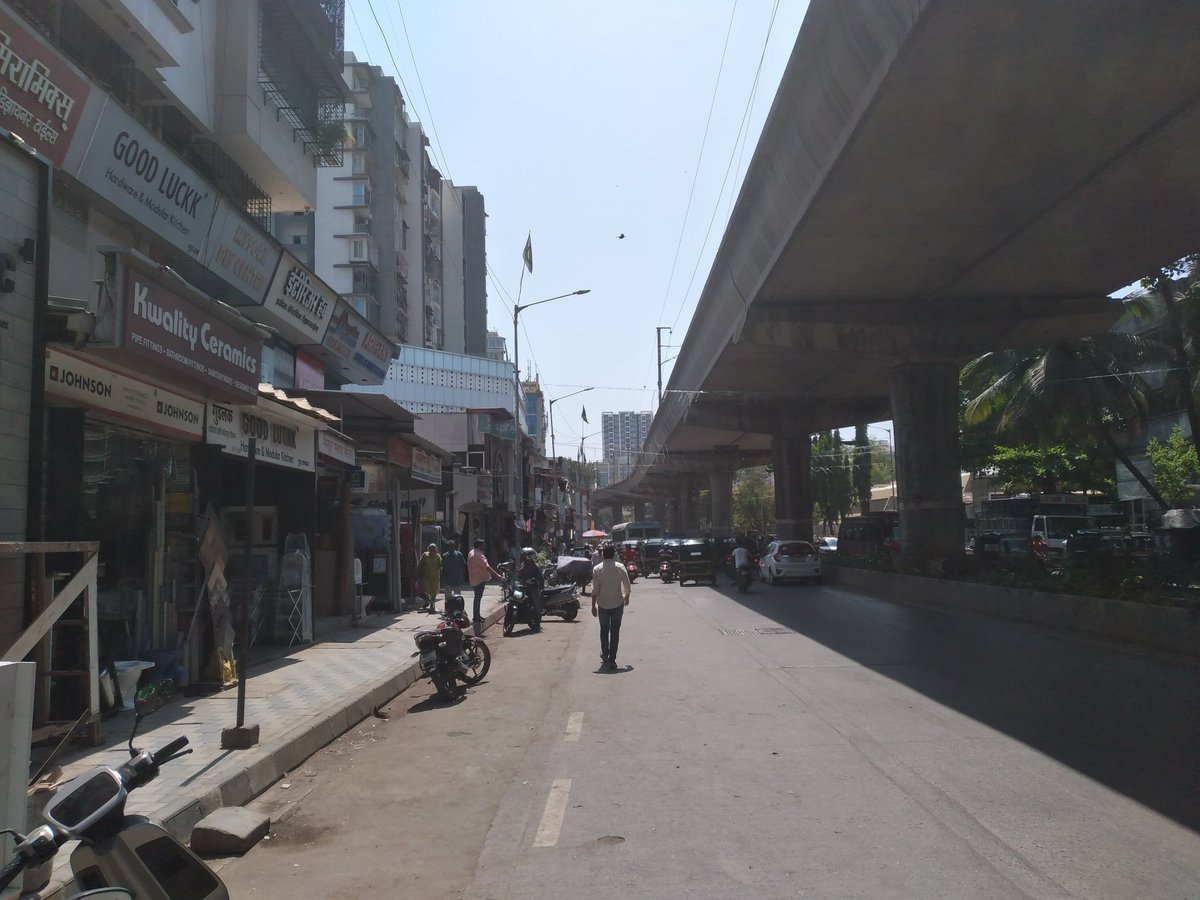 Concrete below, concrete above, on the sides. Heat wave alerts all across. We need trees at a 30-40 feet gap on all arterial roads. The right kind of trees after much planning. Not those runaway numbers. Speak to people who know trees. #trees #urbanheat #resilience