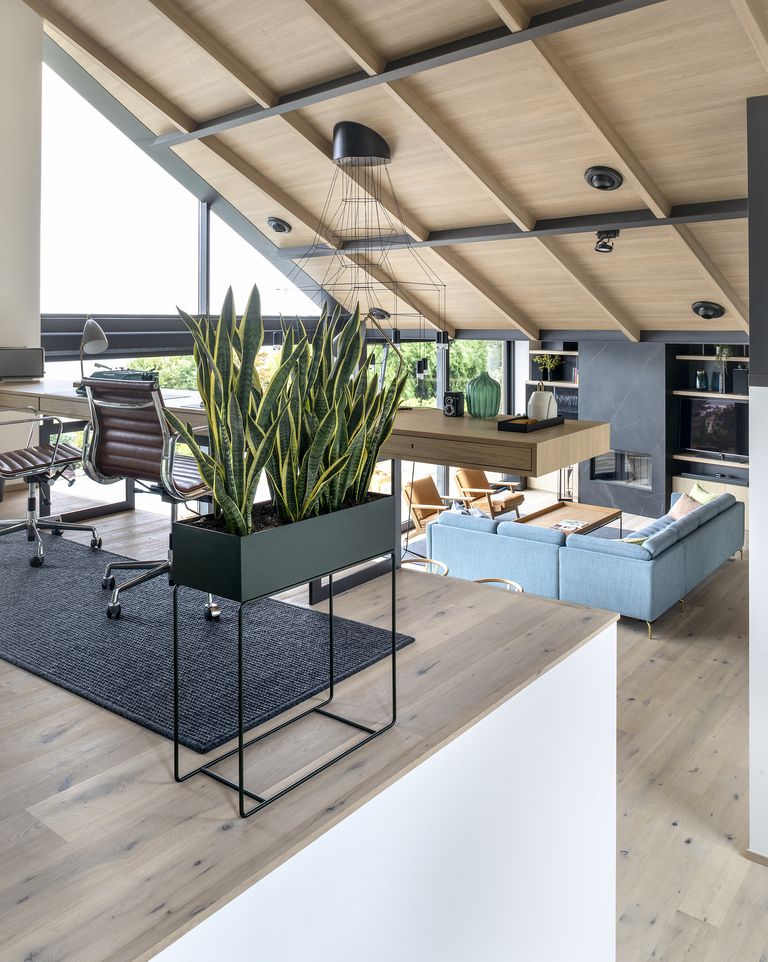 LopezPanel's tweet photo. El mar, el paisaje, ese tono de verde tan gallego… Esos son algunos de los elementos clave sobre los que el equipo de Freehand Arquitectura trabajó el proyecto de concepción de esta casa.

Una casa con unos techos en acabado madera espectaculares

https://t.co/5KsJF0MTSP https://t.co/cSZb8g5kBN
