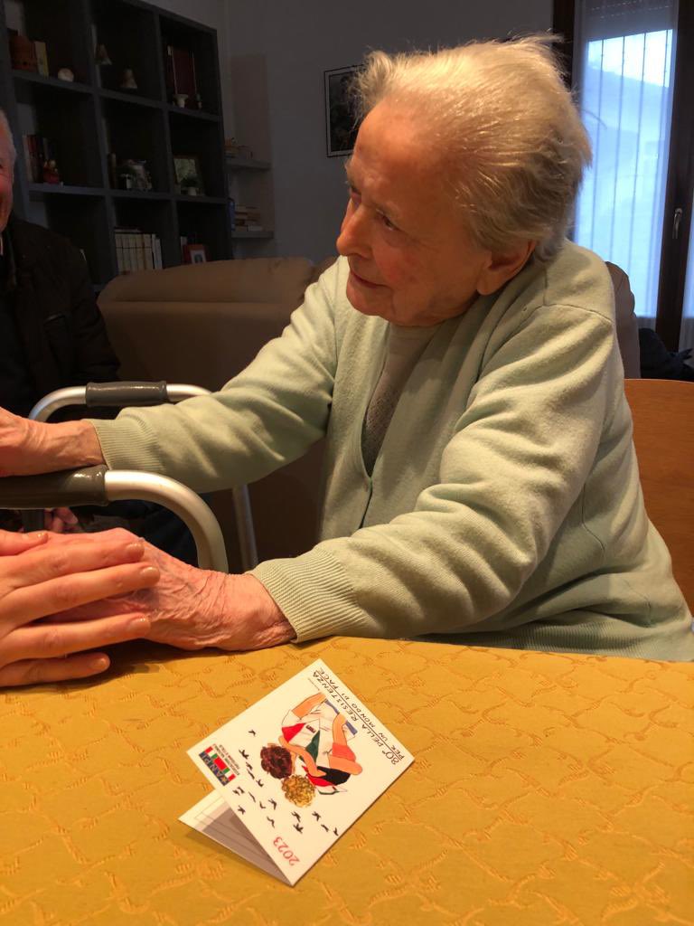 bragachiara's tweet photo. “Abbiamo avuto coraggio” mi ha detto oggi Anna Ferrario,102 anni, staffetta partigiana di Appiano Gentile. Una grande emozione ascoltare da lei il racconto della lotta di #Liberazione. E di come quella storia è entrata nella nostra Costituzione antifascista @Deputatipd #25aprile https://t.co/MUiBpmDk8X