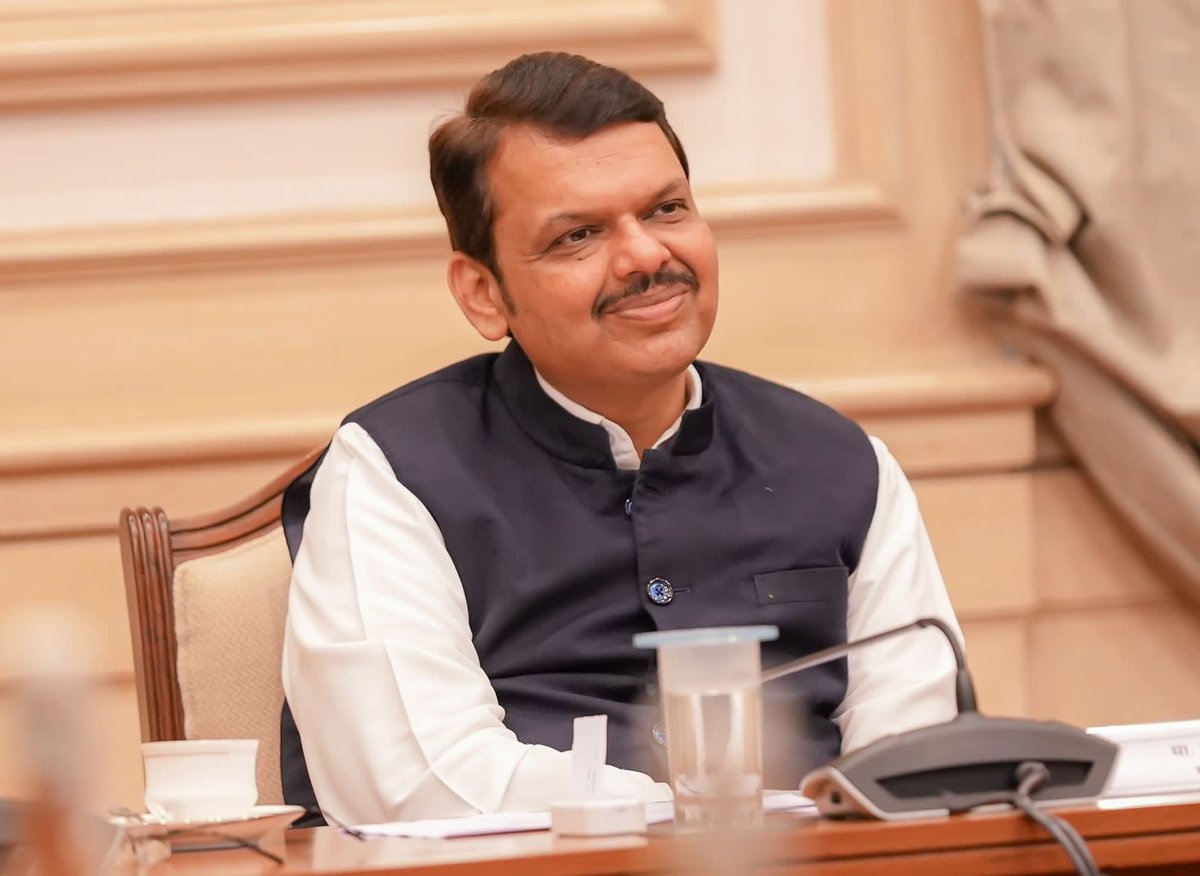 Dev_Fadnavis's tweet photo. Had a fantastic meeting with a senior delegation of ArcelorMittal Nippon Steel India, this morning at Sahyadri, Mumbai.
Senior officials of Government of Maharashtra too were present.
AM/NS India desires to a make a huge investment in Maharashtra and we are more than eager to welcome them here. 
We had a detailed discussion for their requirements. Directed our officials to come up with solutions at the earliest. 
I assured AM/NS all support from Maharashtra and looking forward to meeting again with positive developments! 
@AMNSIndia #ArcelorMittal #Maharashtra #InvestInMaharashtra