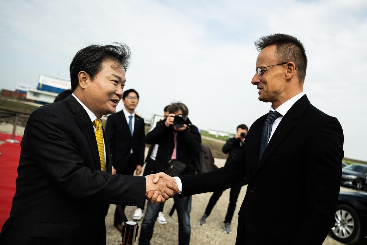 zoltanspox's tweet photo. 1/3 FM Szijjártó announced that the foundation stone of South Korean EcoPro's HUF 280 billion investment in Debrecen has been laid, creating 630 new jobs. The plant will produce 108,000 tons of cathode material a year, with stricter environmental standards than elsewhere in EU. https://t.co/PDvg0URjD2
