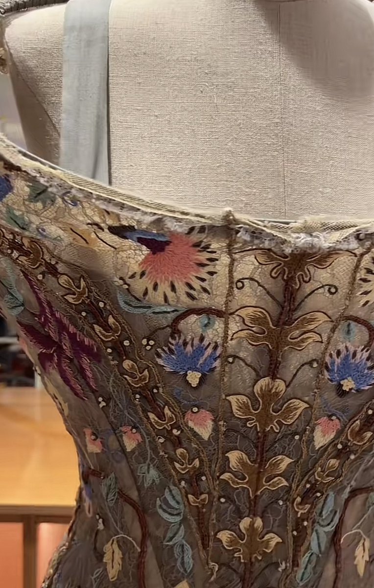 BOTTEGAHOENETA's tweet image. Vivienne Westwood dress