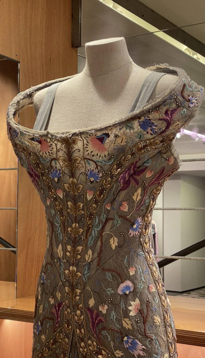 BOTTEGAHOENETA's tweet image. Vivienne Westwood dress